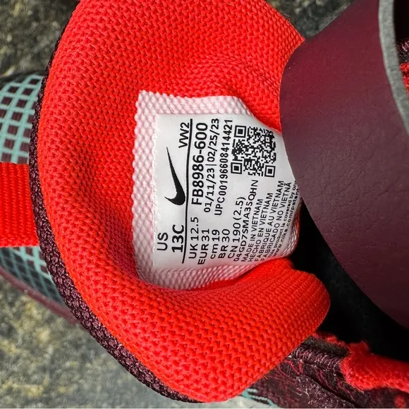 Boys Size 13c Nike LeBron Witness 7 SE 'Team Red Jade' - WORN ONCE!