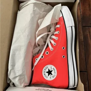 Converse Chuck Taylor All Star High Tops!  Bright Crimson! Men’s 7  Women’s 9