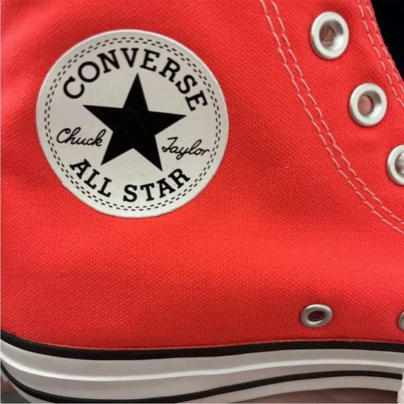 Converse Chuck Taylor All Star High Tops!  Bright Crimson! Men’s 7  Women’s 9