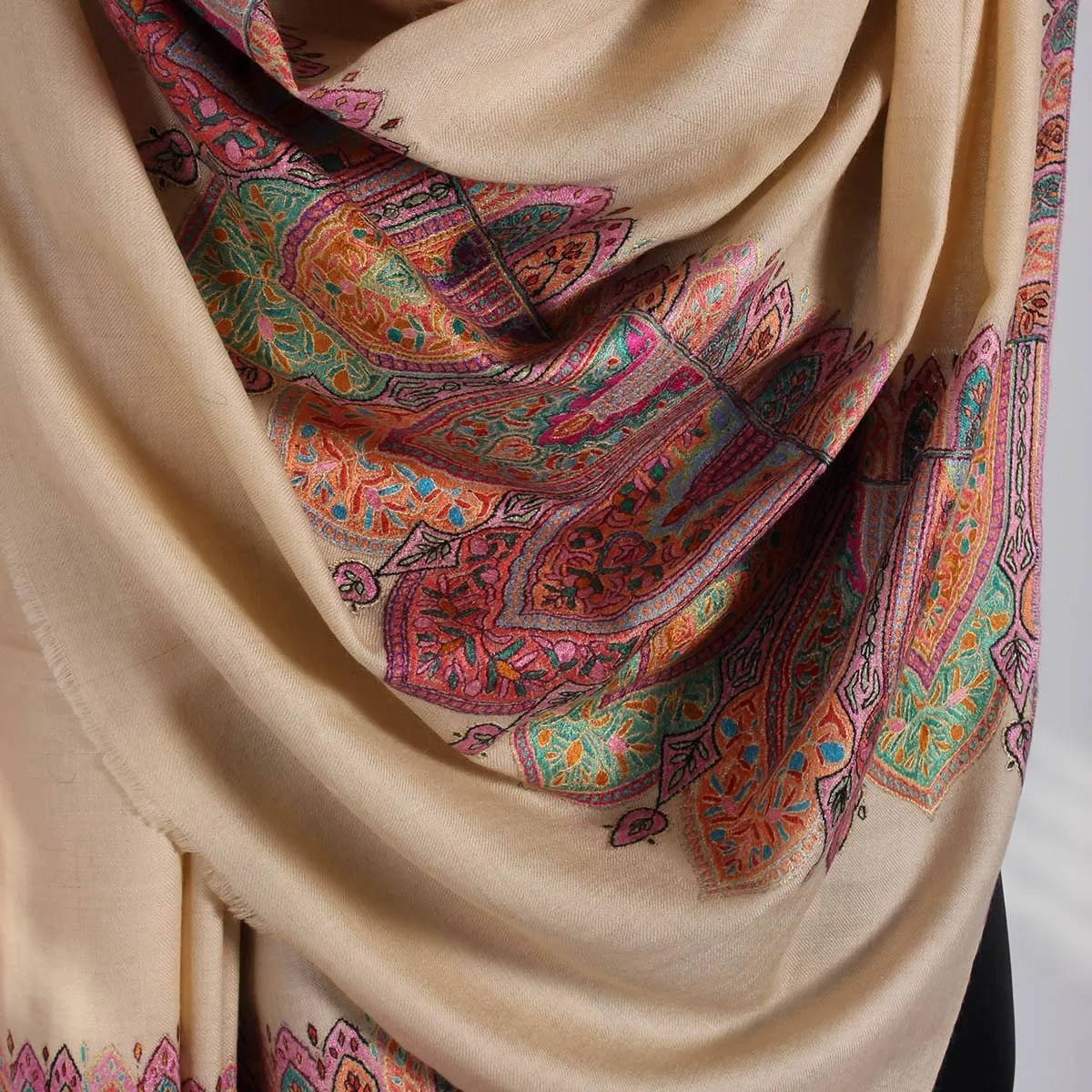 Creme Base sozni Embroidered Big Dordaar Pashmina Shawl