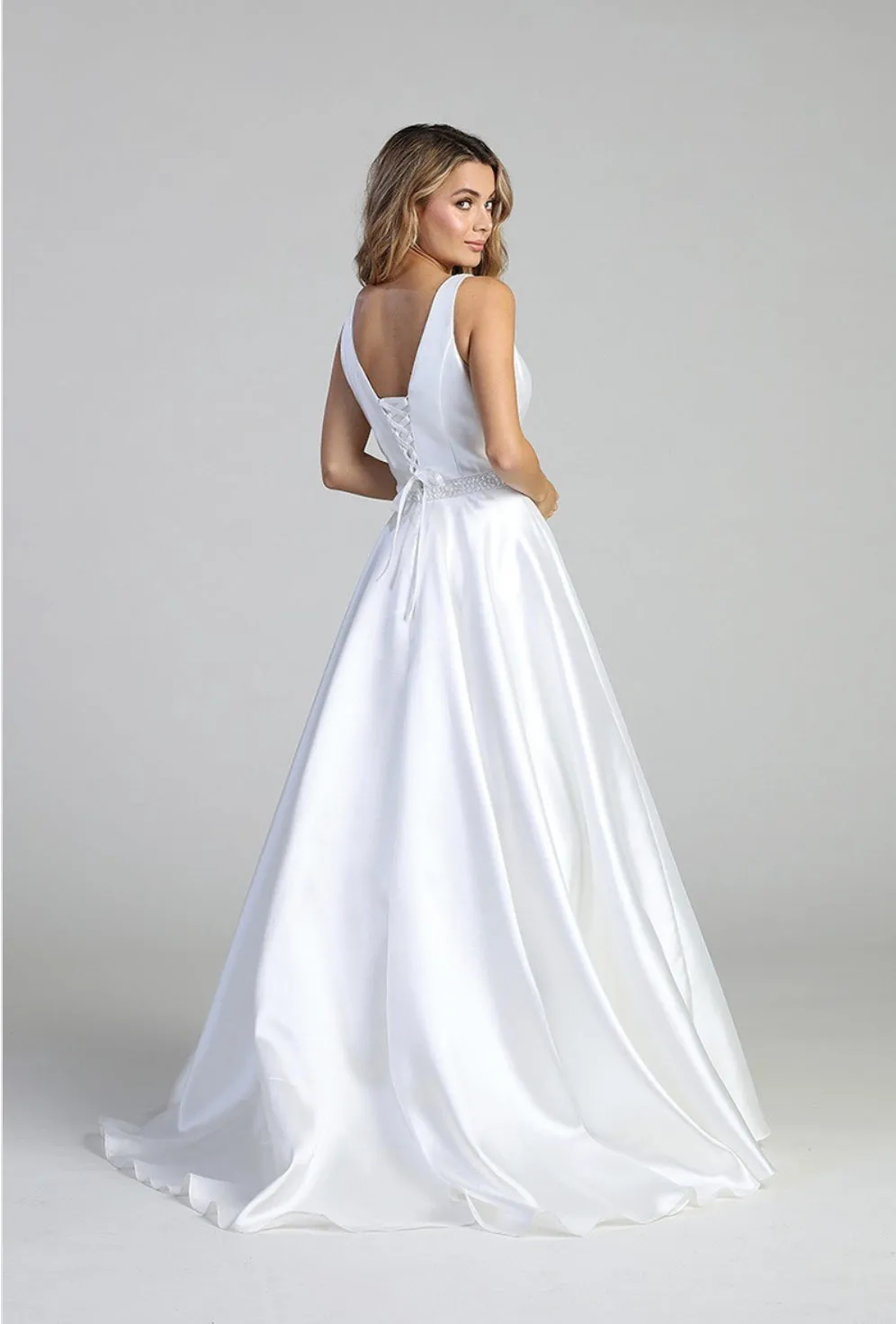 Let’s Evening Gowns 7684L