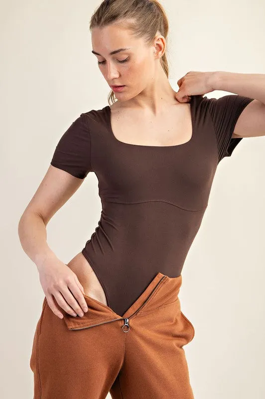 RECYCLED BUTTER SQUARE NECK SHORT SLEEVE